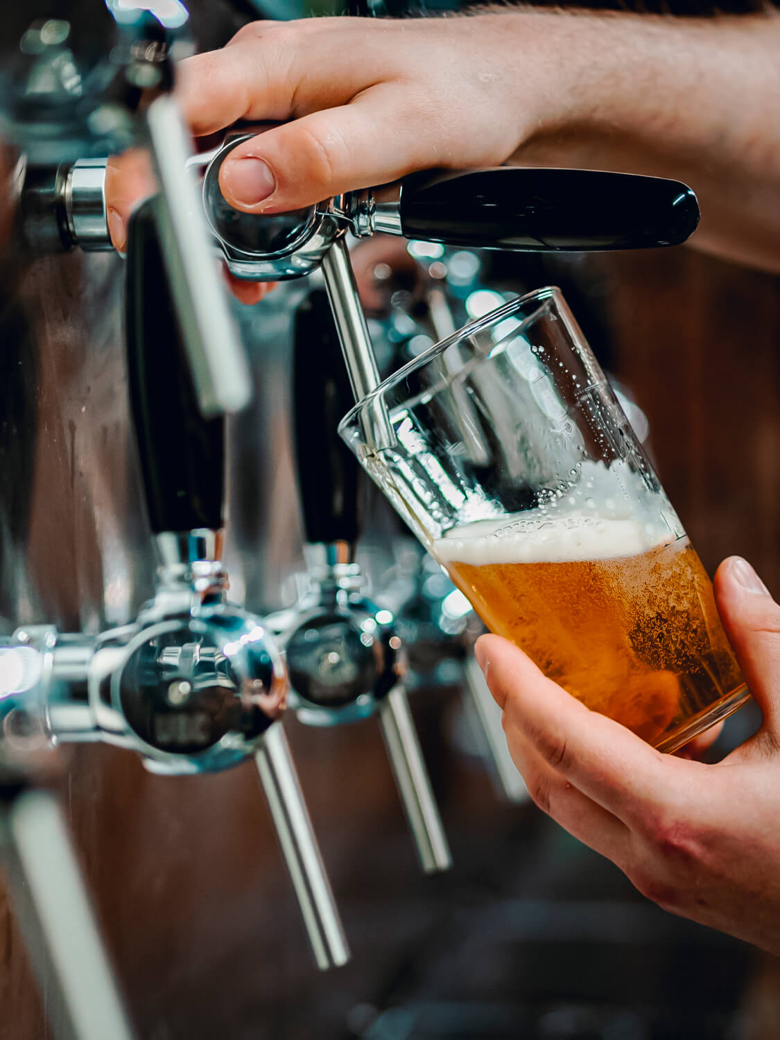 zapfanlage-bier-einschenken-gastronomie-hero-getraenke-michel