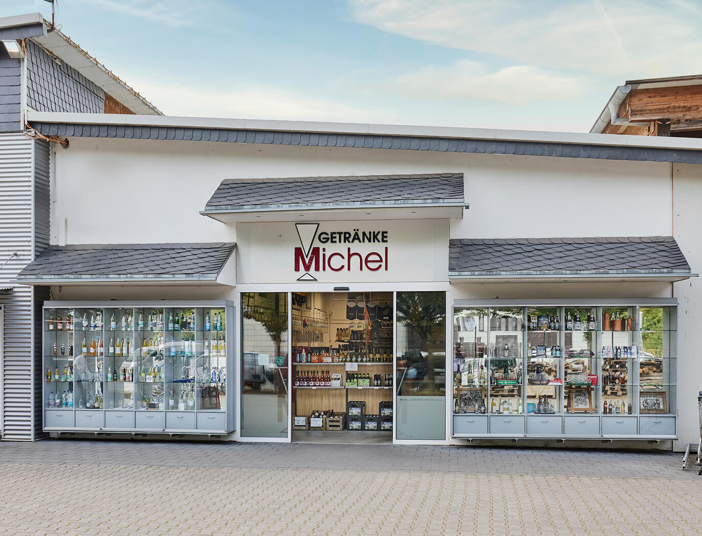 getraenkemarkt-fassade-eingangsbereich-getraenke-michel