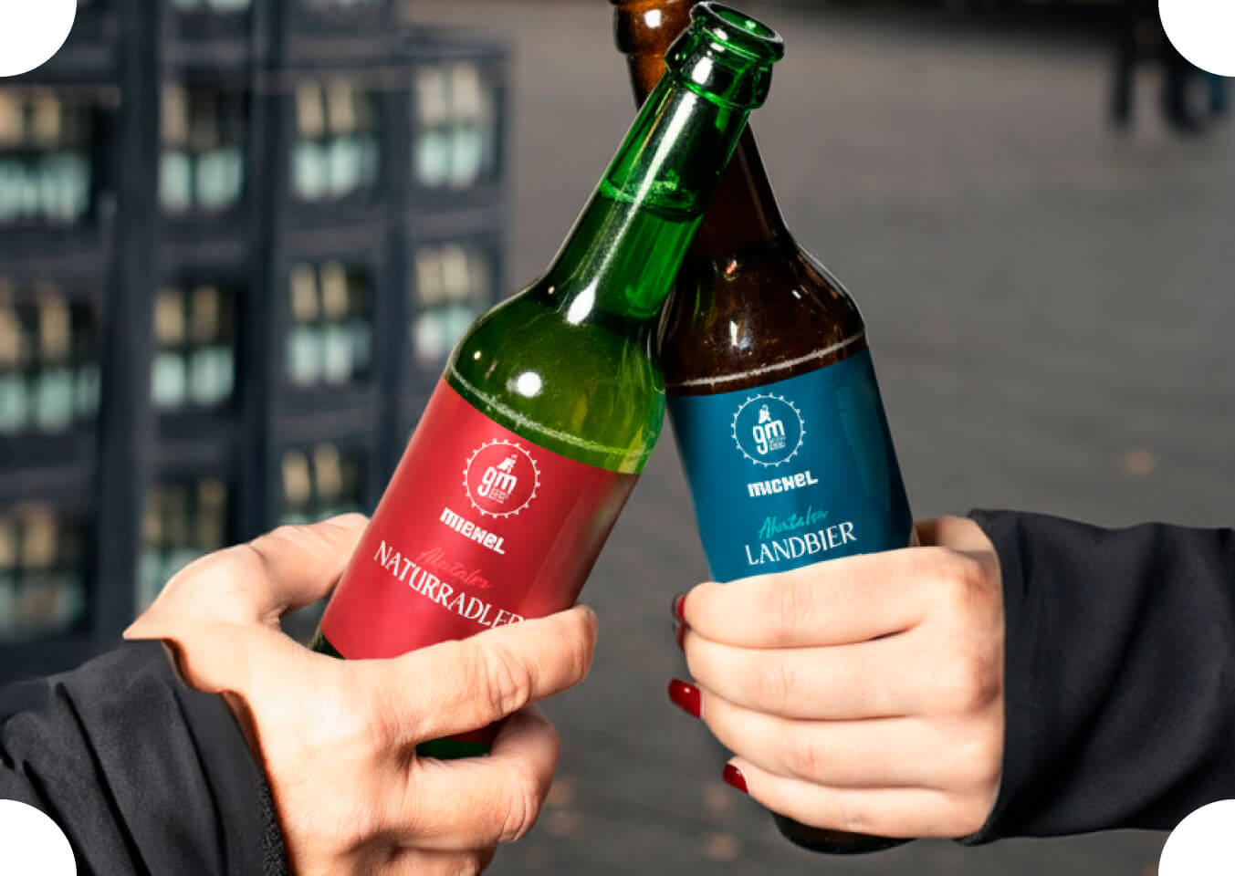 michel-bierflaschen-anstossen-sortiment-getraenke-michel