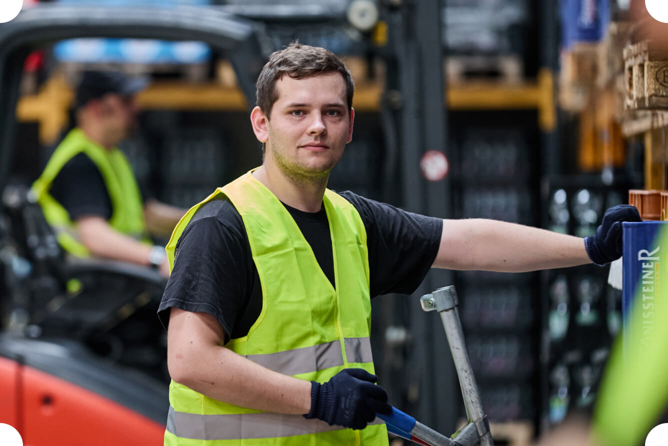 mitarbeiter-lagerlogistik-getraenkehandel-getraenke-michel