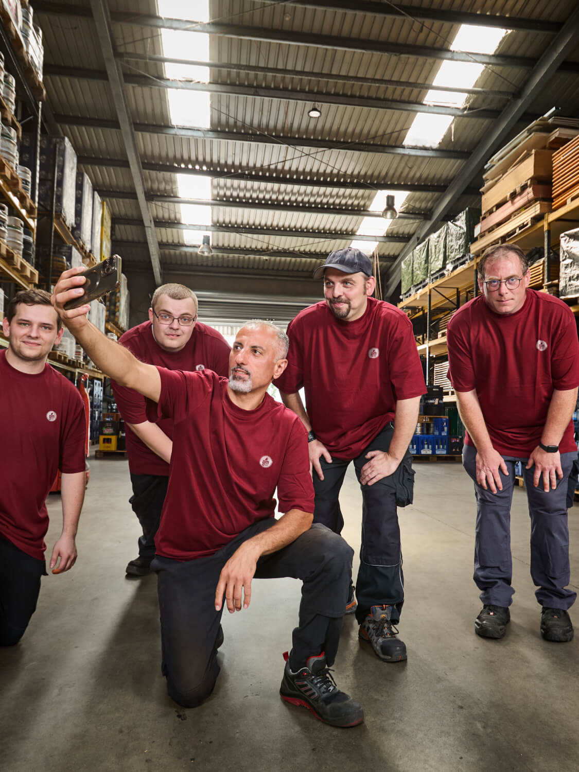teamfoto-selfie-lagerhalle-team-getraenke-michel