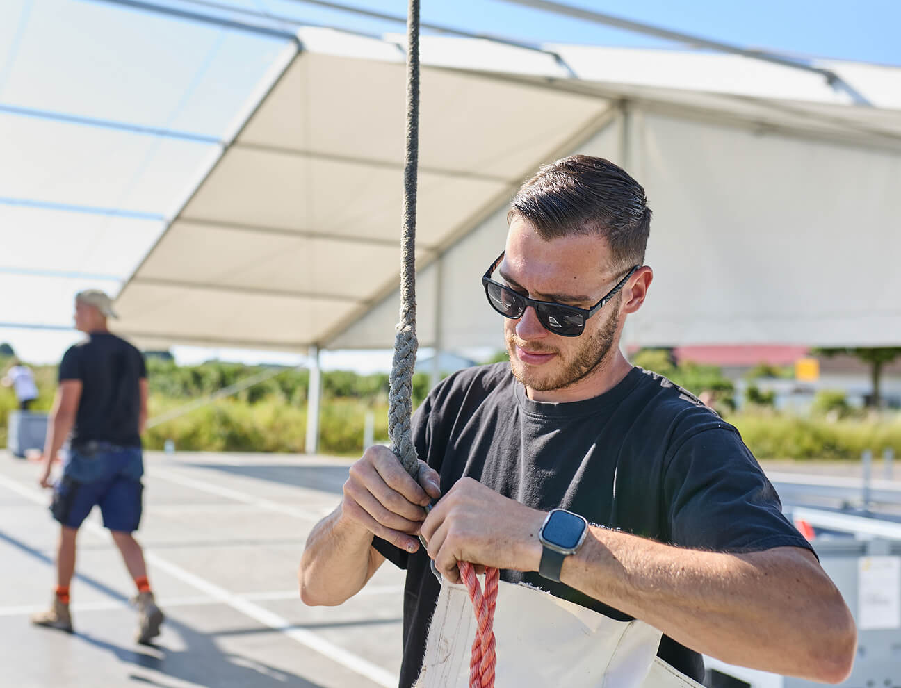 veranstaltungsaufbau-zeltmontage-handwerker-getraenke-michel