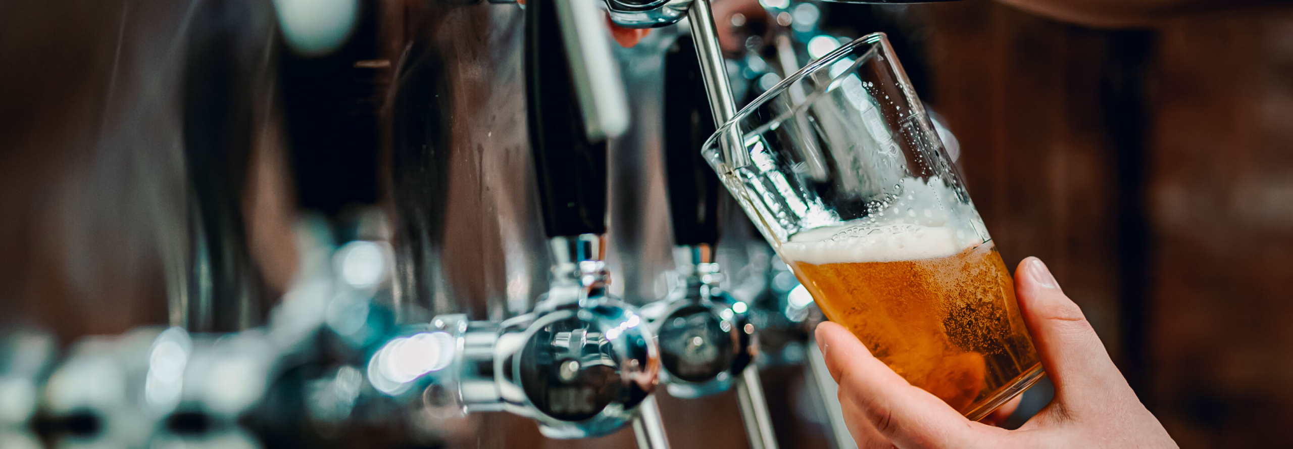 zapfanlage-bier-einschenken-gastronomie-hero-getraenke-michel