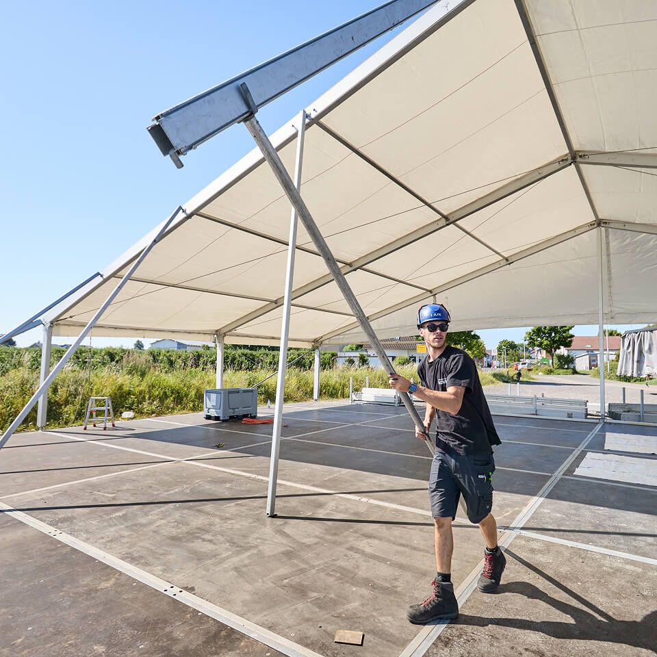 zeltaufbau-eventservice-monteur-getraenke-michel
